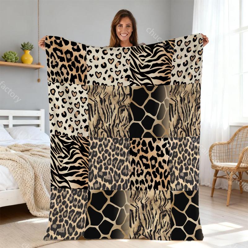 Christmas Tree Multifunctional Flannel Blanket for Home, Sofa, Autumn & Winter Office Nap
