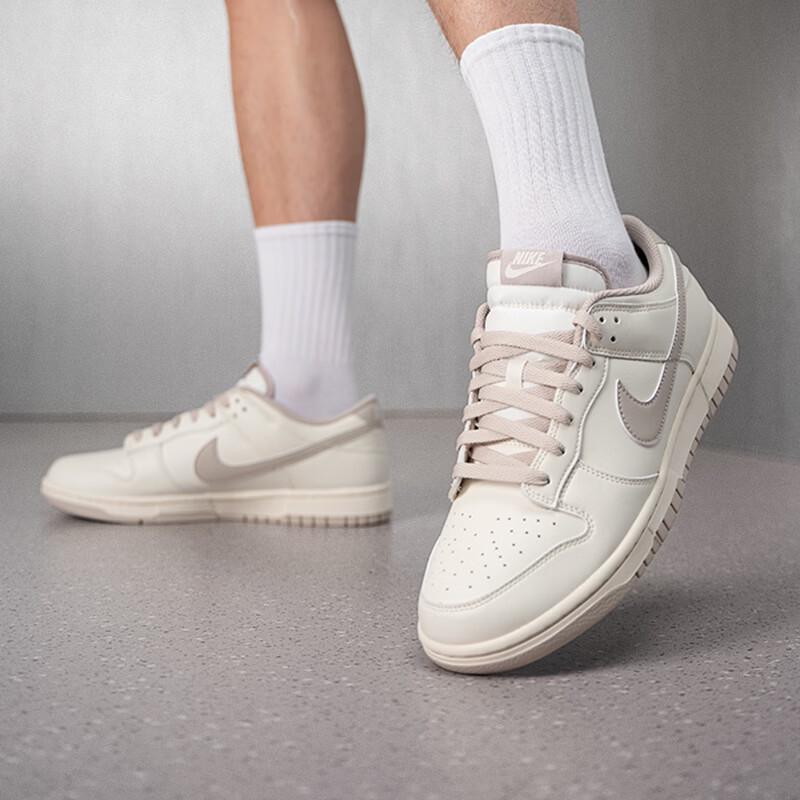 Nike Men's Low-Top Lifestyle Sneakers