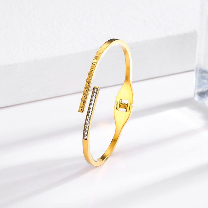 

Korean version of simple summer square diamond opening titanium steel bracelet women s niche design high-end light luxury stainless steel jewelry
