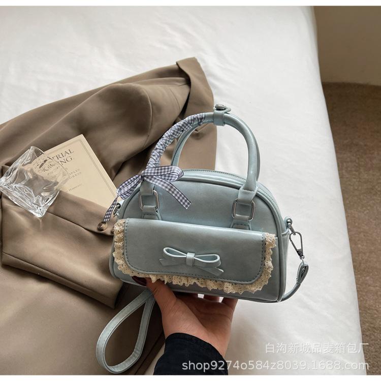 

Korean version of fashion handbag small bag women s 2025 new niche design versatile small square bag simple messenger bag синий