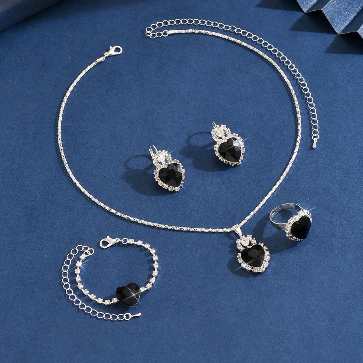 Любовь Ожерелье из стразов Серьги Кольцо Ювелирный набор из четырех предметов Высококачественные свадебные украшения