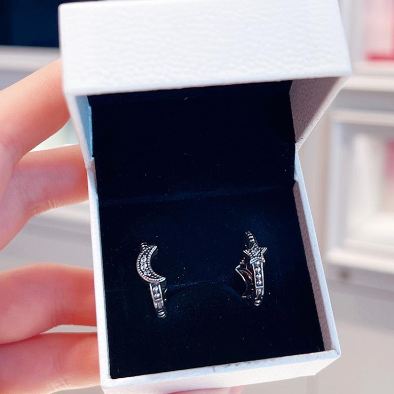 Niche Retro Star & Moon Zircon Earrings Distressed Commuting Style High-end Pure Design Fashion Personality Women's Dainty Daily Earrings