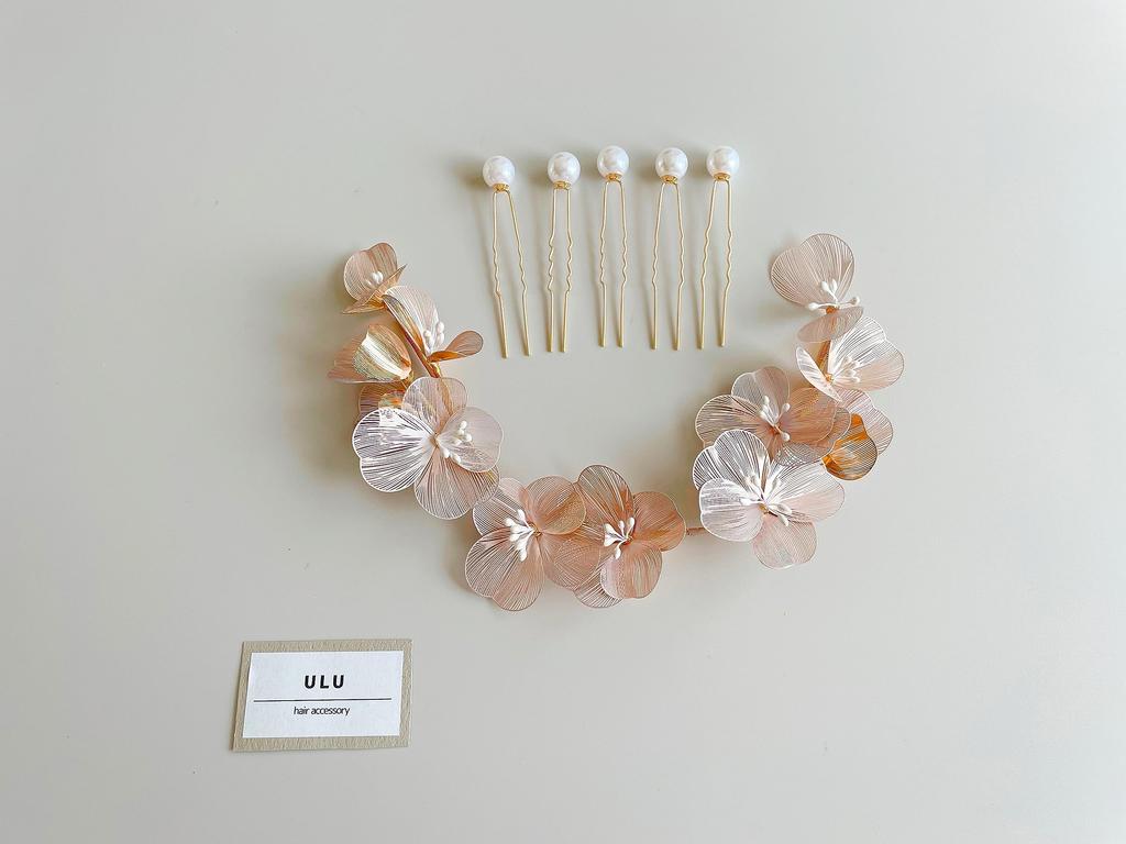 Headpiece in dusty pink with flowers and pearl pins. Hair accessory for coming-of-age ceremonies, graduation ceremonies, weddings, and other