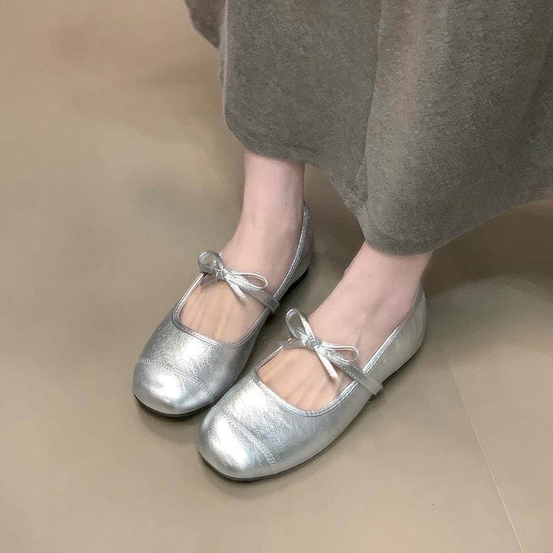 

Неуставшие ноги Французский темперамент бант элегантные туфли Doudou 2025 носить маленький ароматный стиль снаружи, мелкий вырез внутренняя высота увеличение одинарные туфли w 40 серебряный