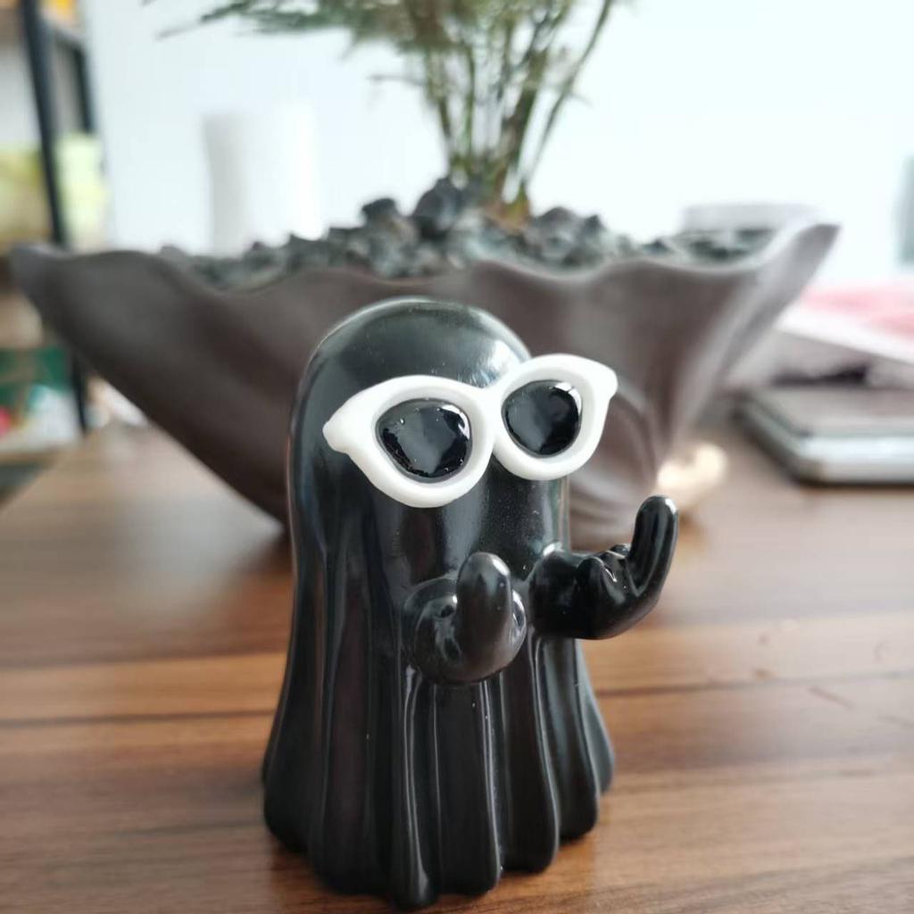 1Pc New Cute White Ghost Party Decoration with Lighting, Courtyard Ornaments, Study Desktop Decorations, Small Ornaments