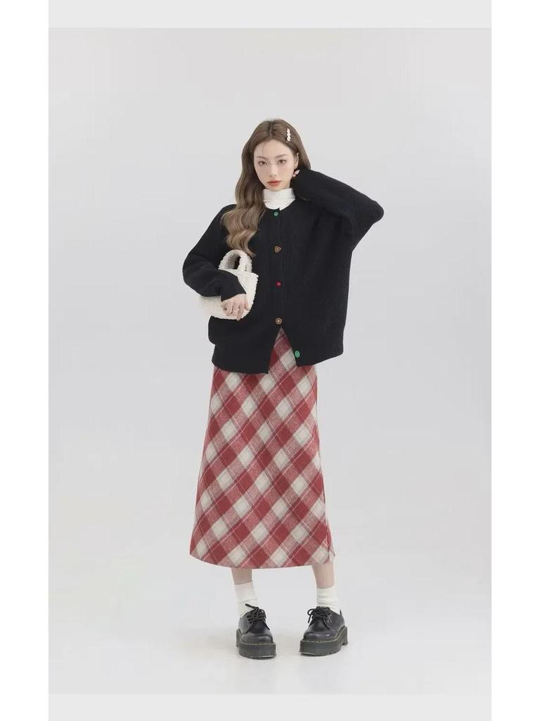 Red High-Waist Plaid Wool Skirt for Slim Pear-Shaped Figures - Korean Style, A-Line, Perfect for Spring and Autumn