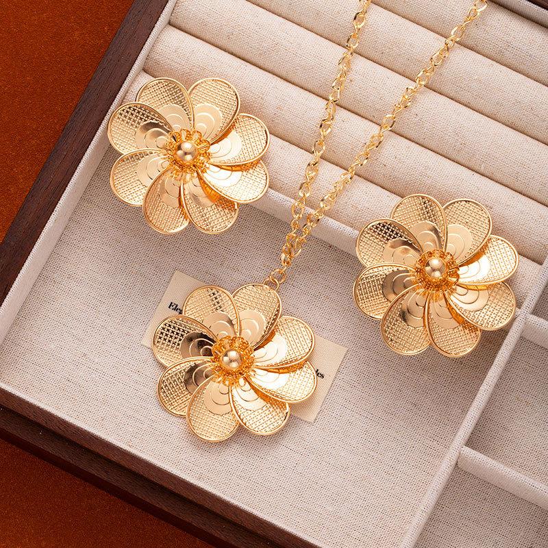 Wind Fashion Flower Earrings Necklace Set Women'S Light Luxury Personality Exaggerated Sun Flower Stud Earrings Collarbone Chain
