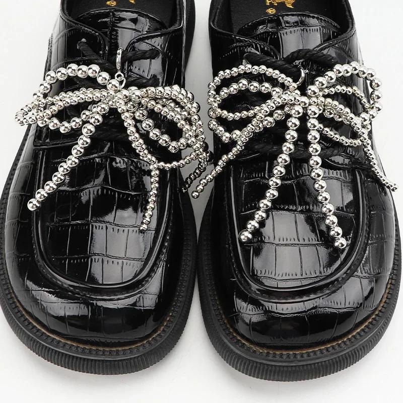 1 Paar Fliege Perle Blume Schnürsenkel Schnalle Schuhanhänger Schnürsenkel Dekorationsclips Schuhzubehör für Frau Weiß und Silber