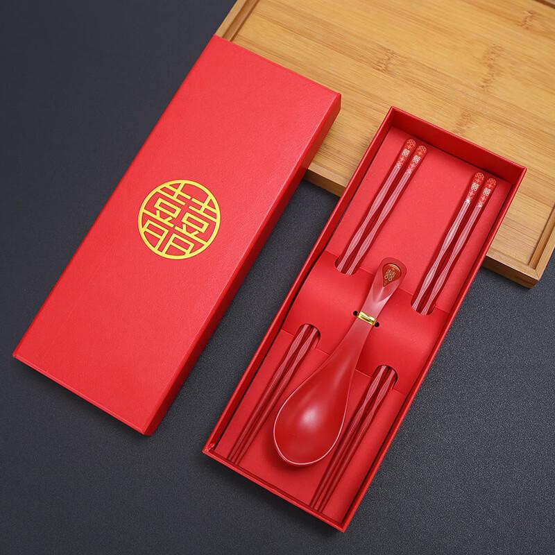 Красный подарочный набор палочек и ложки «Двойное счастье»