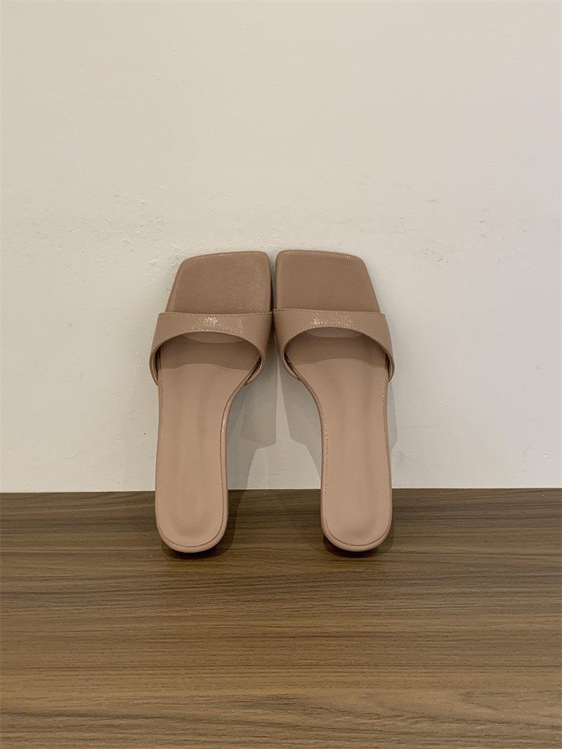 

Korean version 2025 summer new simple one-word slippers women s versatile open-toed square head heightened wedge sandals 35