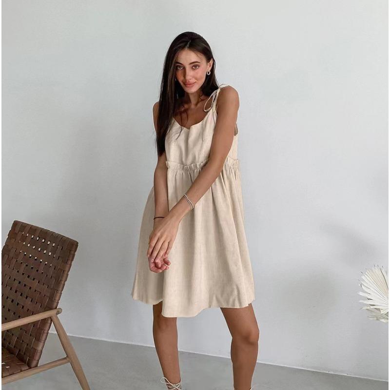 Sexy halterové šaty pro jaro a léto