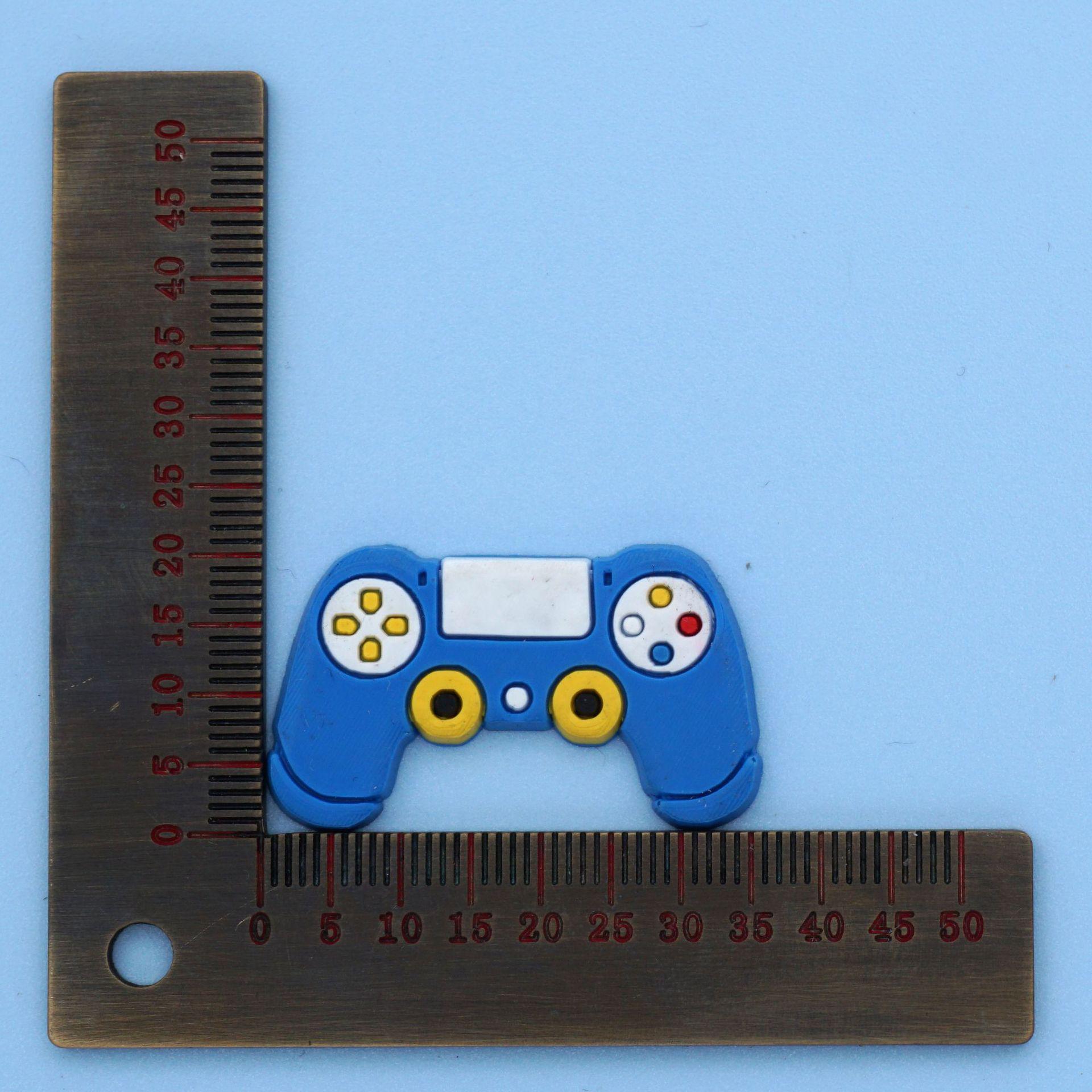 

Мальчиковые клоги серии Game с removable цветочными украшениями и акцентами в виде пряжек