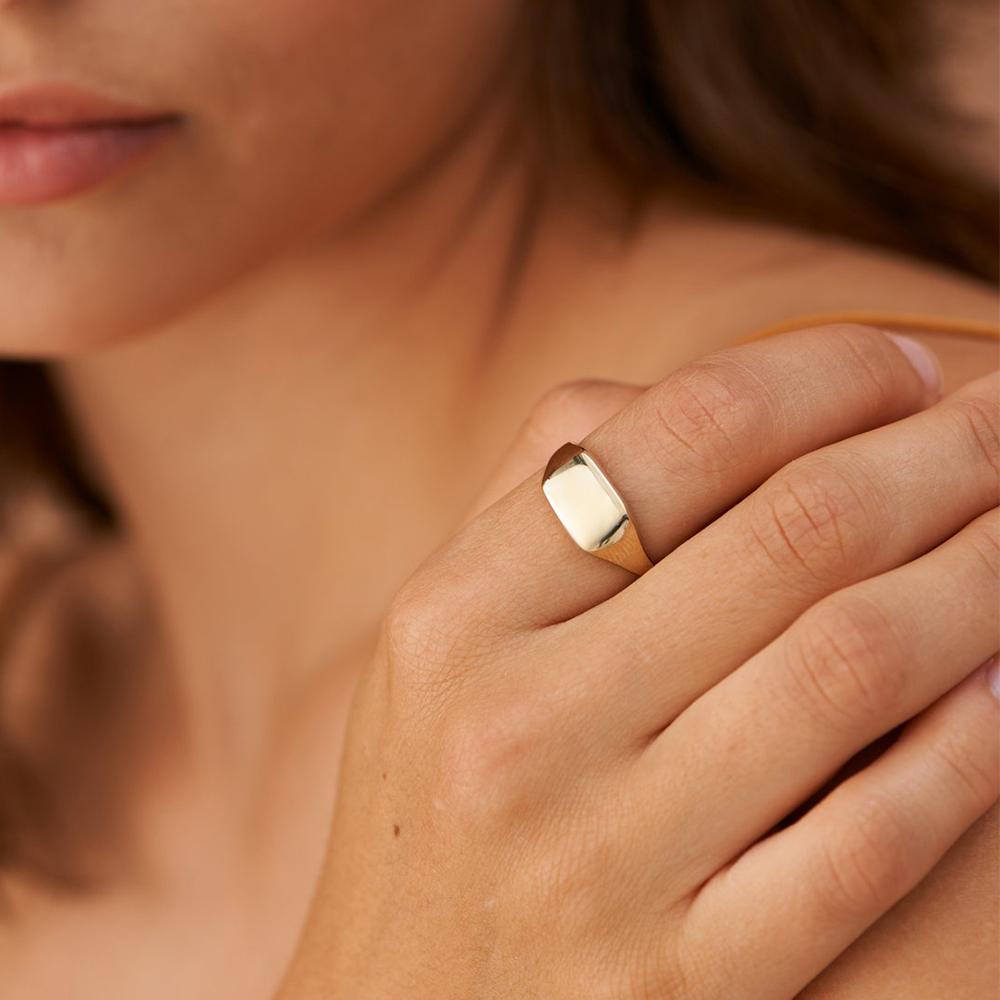 eManco Stainless Steel Punk Style Minimalist Round Ring Gold Plated Women's Rings for Parties and Festivals