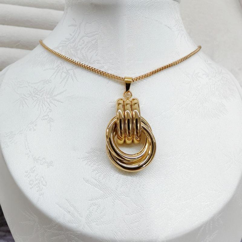 Elegant European & American Luxurious Geometric Twist Earrings & Necklace Set