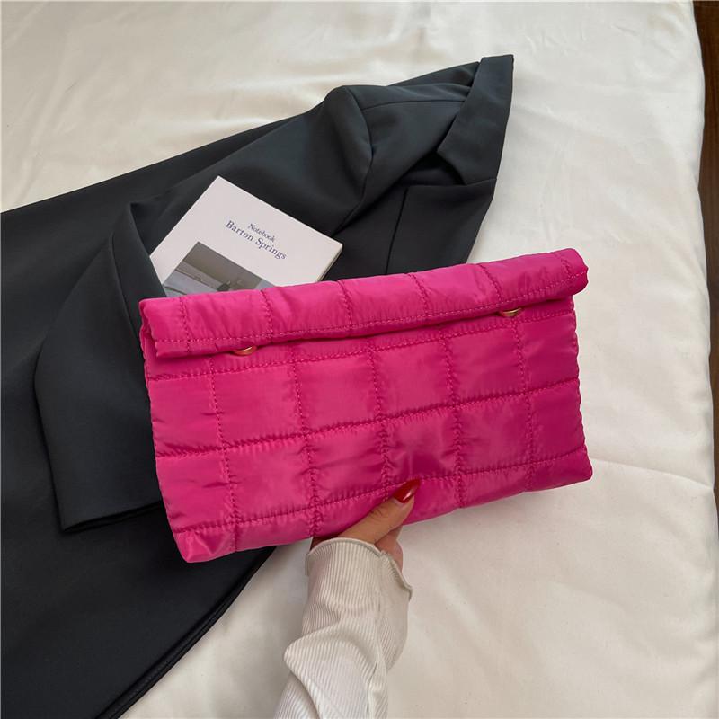 

Niche fashion embroidery thread hand-held cosmetic bag women s 2025 autumn new trend plaid pleated portable small square bag розы красного