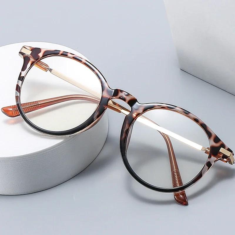 Men's Fashion Pochromic Reading Glasses Retro Anti-blue Far-sighted Eyewear Women Round Color Changing Presbyopia Glasses