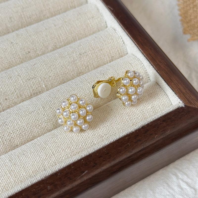 Camellia Temperament No Ear Pierced Ear Clips Pearl Flower Checkerboard Diamond Triangular Ear Clips Niche Earrings Women