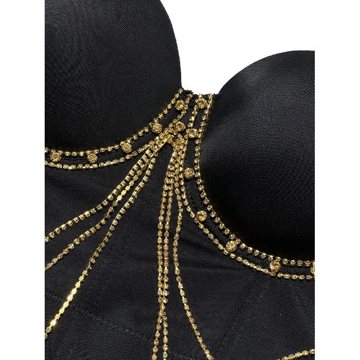 Corsete, îmbrăcăminte de damă la modă și elegantă