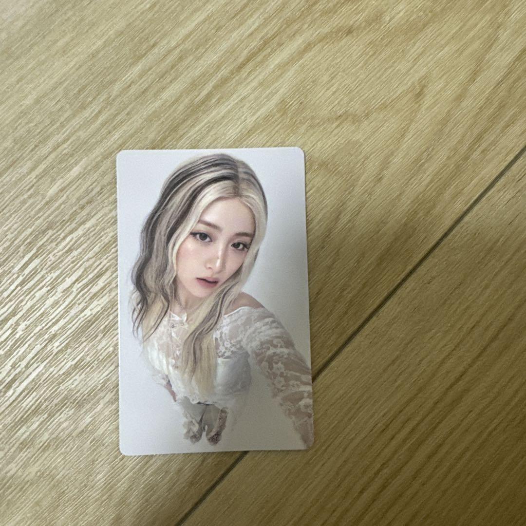

[USED] lesserafim Yunjin HOT Weverse Limited Trading Card