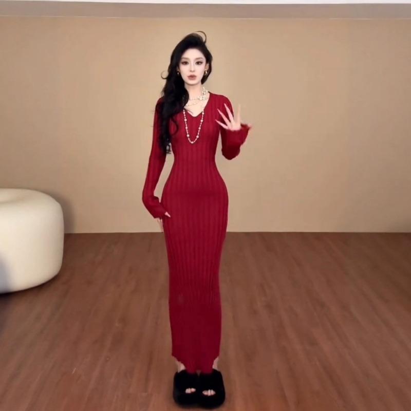 [] Temperament red knitted dress women's autumn slim and thin v-neck hip-wrapped sweater long dress