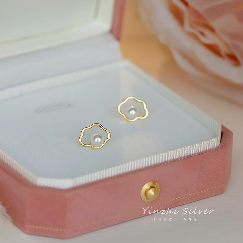 Hollow cloud pearl stud earrings women s ear hole temperament earrings new popular high-end exquisite earrings