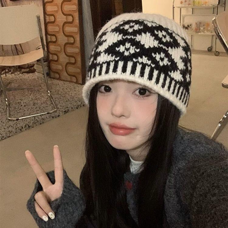 Korean Internet Celebrity Blogger Rhombus Jacquard Knitted Hat Women's Winter Thickened Warm Pullover Hat Cold Ear Protection Wool Hat