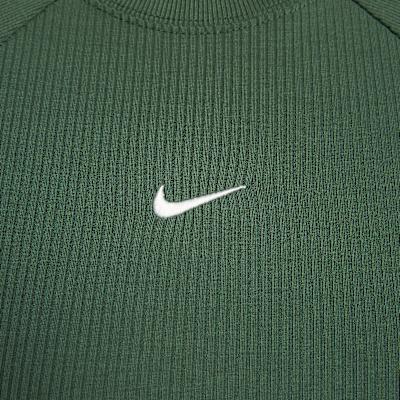 Nike T Shirts Women's Green Crew Neck Moderate