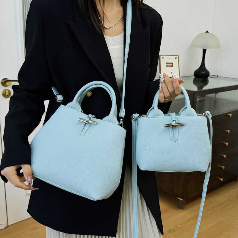 Yüksek kaliteli yeni bambu çanta mini el çantası bambu tokalı omuz askılı postacı çantası gündelik kadın çantası