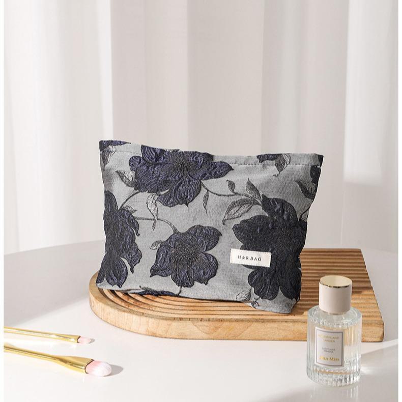 Embroidered Ramie Cotton & Linen Cosmetic Bag - Portable Canvas Storage for Lipstick and Skincare