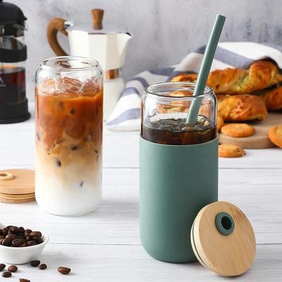 Con tazza di vetro con custodia protettiva con coperchio e coperchio in bambù con cannuccia, bicchieri da caffè ghiacciati, succhi