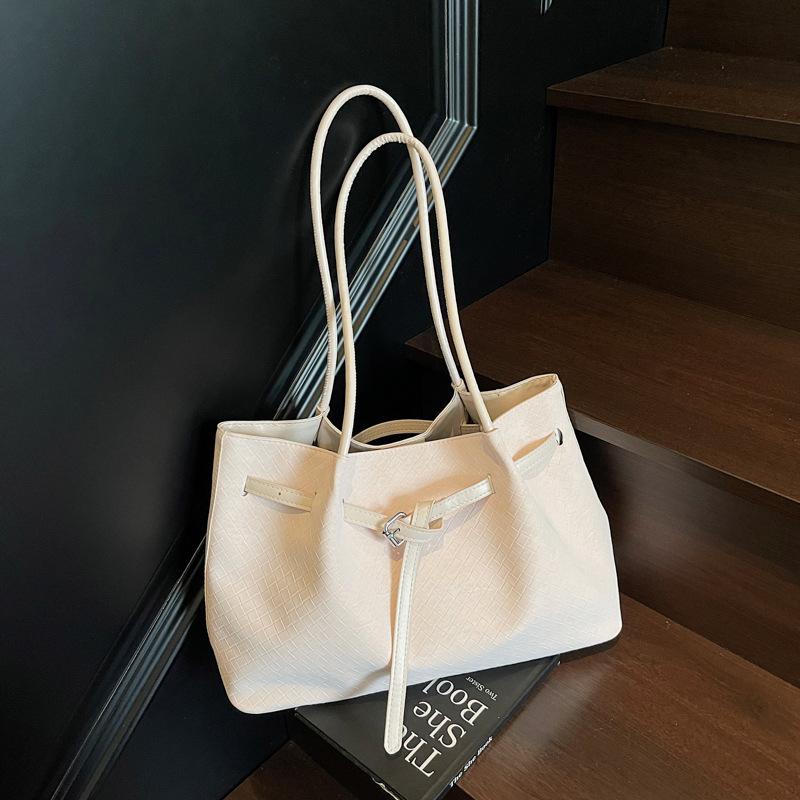 Niche design portable bucket bag women's new trendy summer fashion personalized trend messenger bag