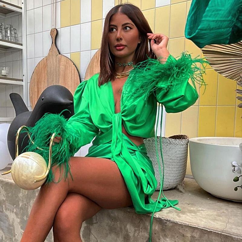 Streetwear Chic Langarm Mit Pelzigen Federn Satin Crop Top Clubwear Vorne Fliege Up Sexy Schlanke Frauen Verband Shirt low Cut