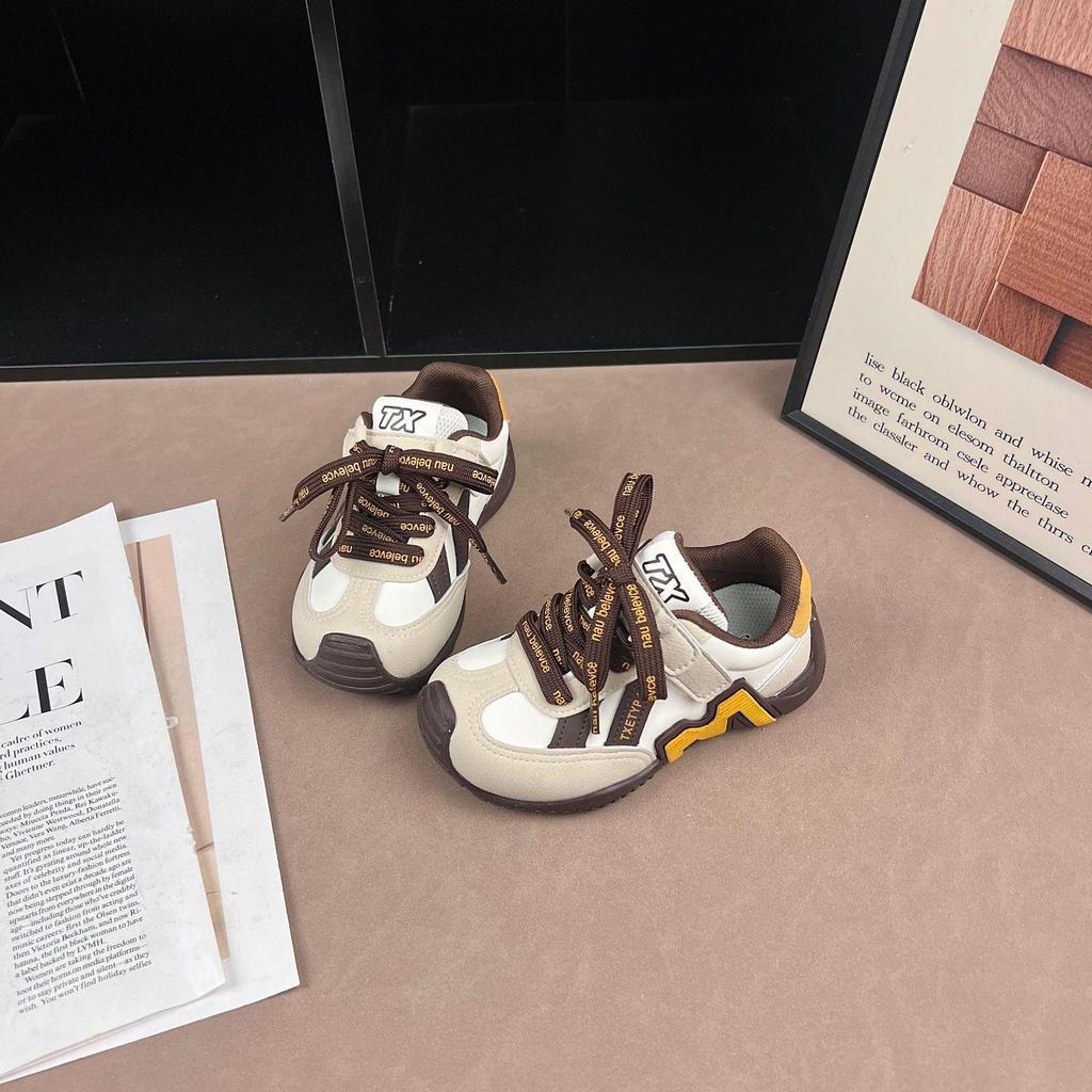 2026 Vår/Höst Andningsbara Halkfria Sportskor för Pojkar & Flickor - Snygga, Mångsidiga Anti-Spark Sneakers för Studenter