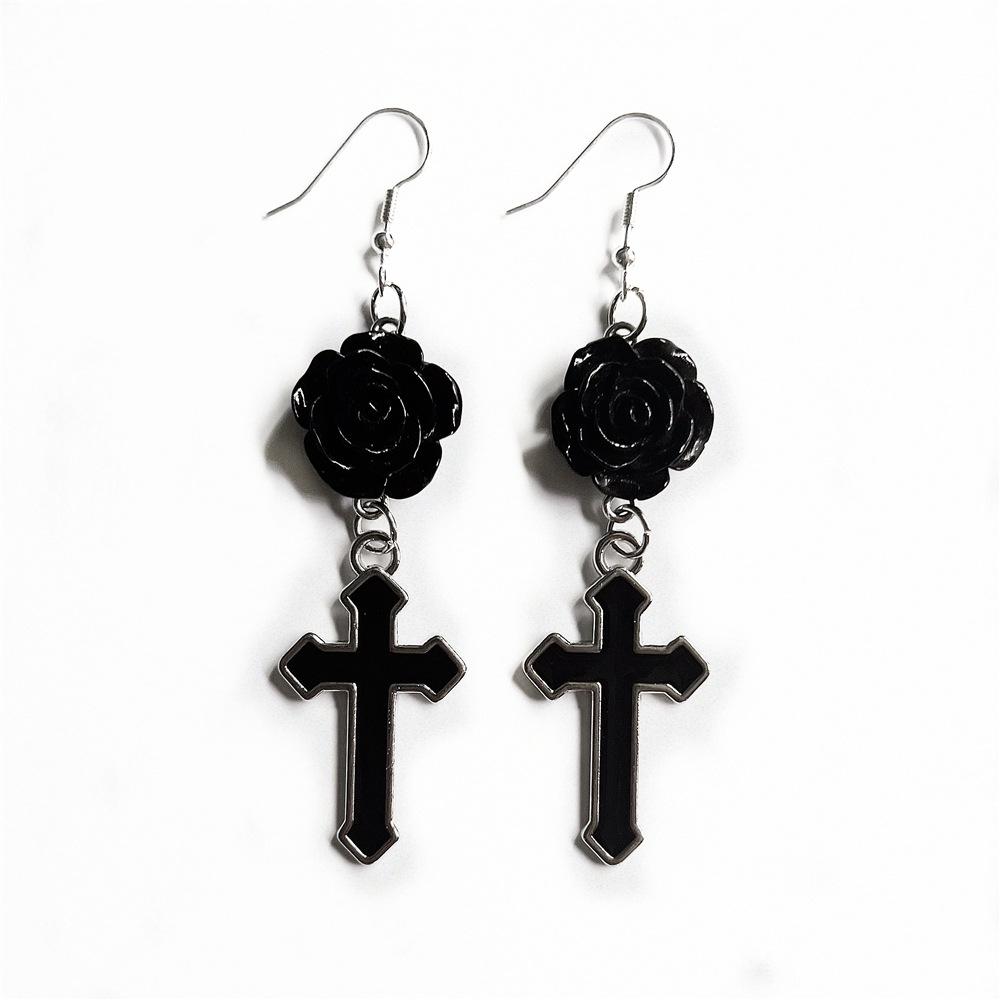 

Ювелірні вироби з готичними чорними трояндами та сережками-підвісками