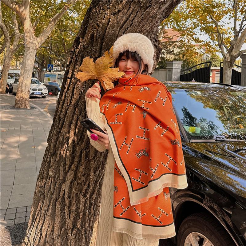 400g Retro Ethnic Bluebird Scarf: Women's Winter Warm Neck Warmer, High-End Imitation Cashmere Shawl.