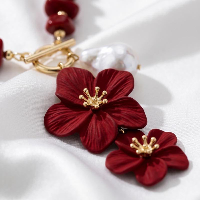 European and American Niche High-end Flower Necklace Female Irregular Beaded Water Drop Pearl OT Buckle Neck Chain Necklace