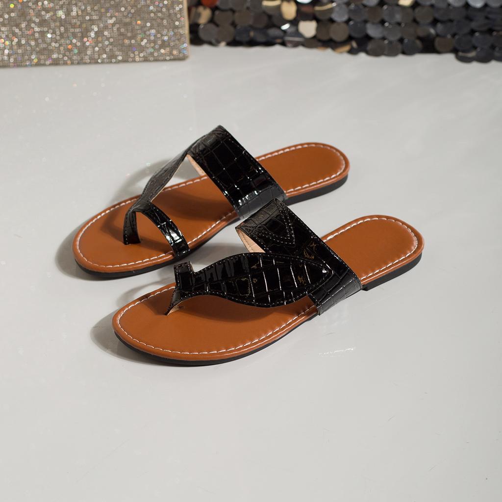 Flat-bottomed cool slippers women's 2025 summer new European and American large-size toe wear casual beach