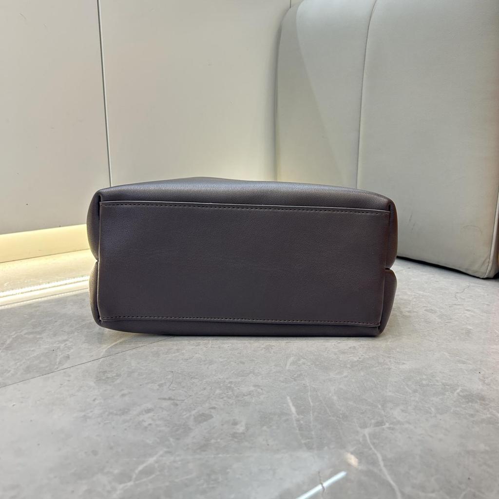 Grenzüberschreitende Mode Rindsleder Große Kapazität Geflochtene Schmetterlings-Eimer-Handtasche - Vielseitige Pendler-Crossbody-Tasche für Damen.