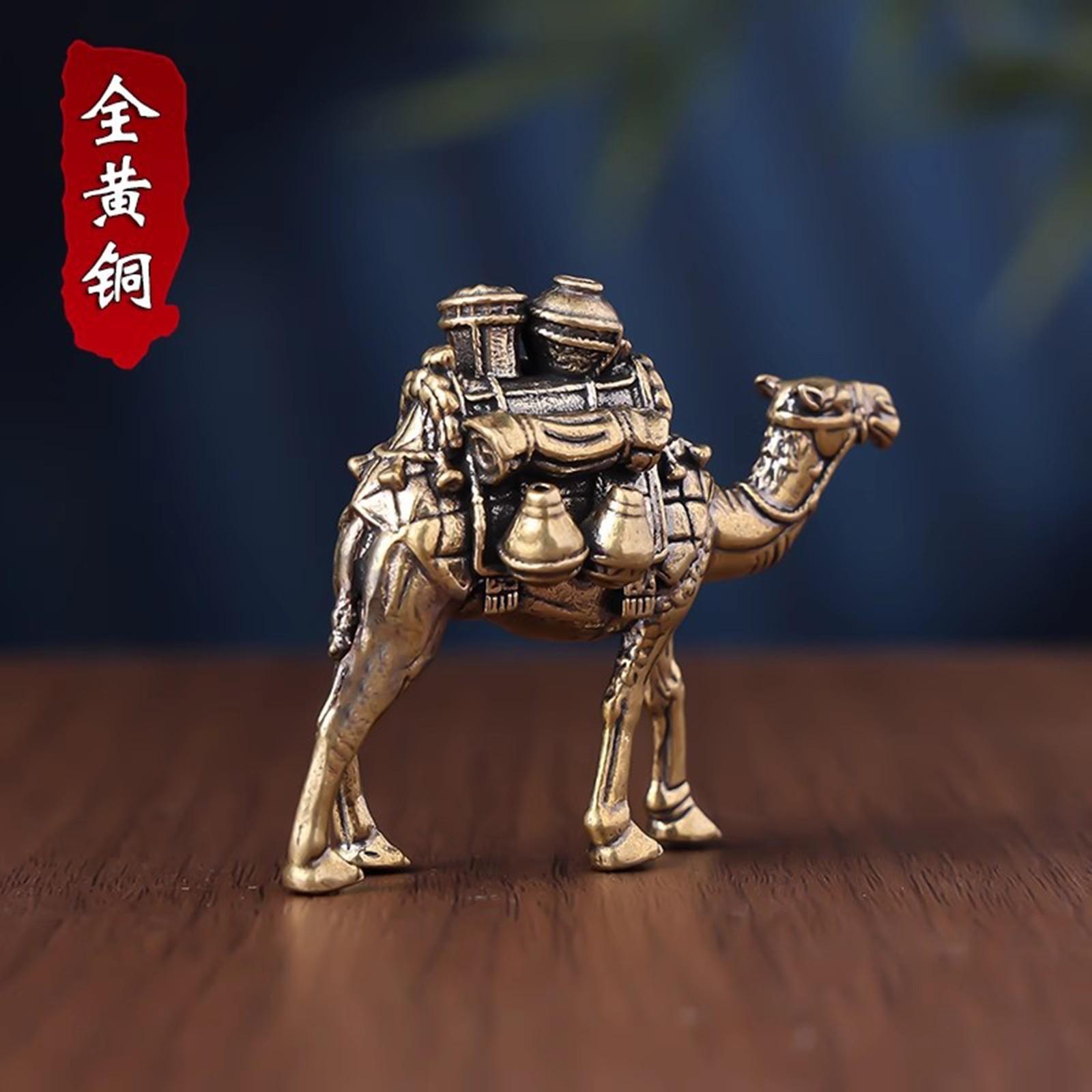 

Desert Tourist Worker Brass Ornament жовтий