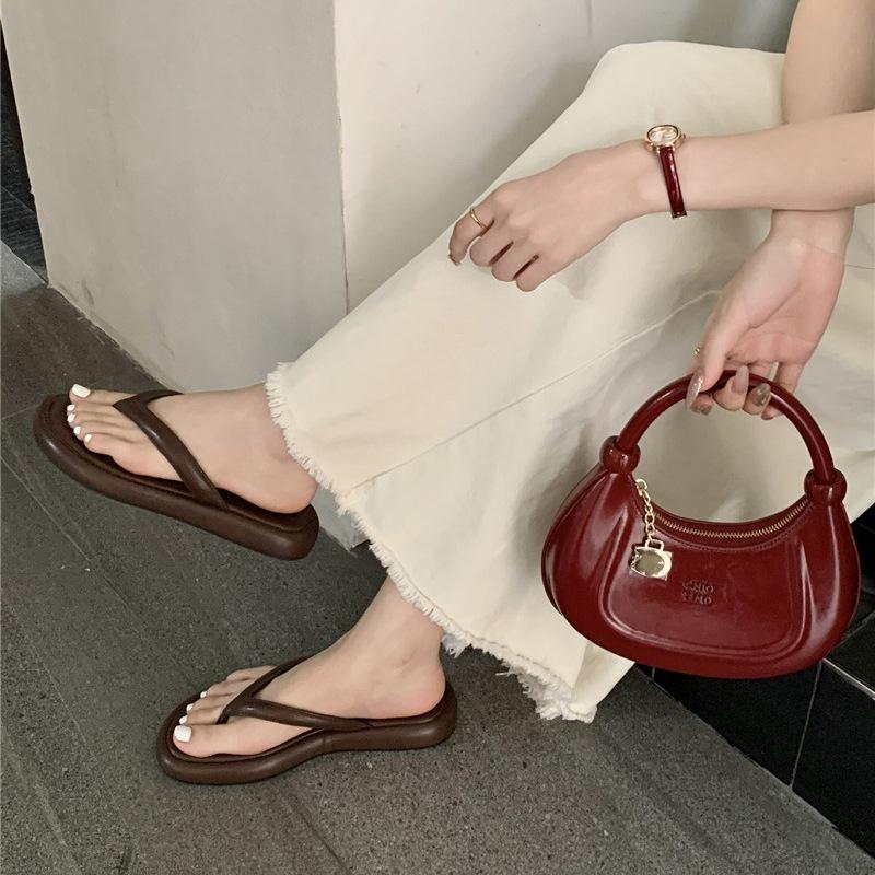 Fashion Shoes Woman 2025 Slippers For Swimming Pool Low Luxury Slides Platform Rubber Flip Flops Beach Designer Flat Summer Hawaiian Rom