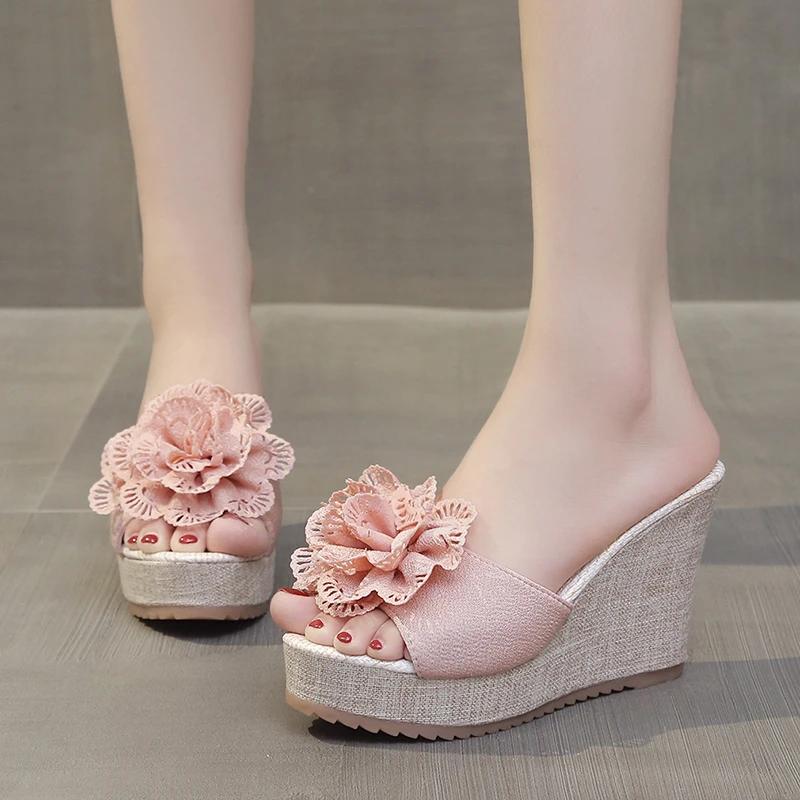 Modische Keilabsatz-Damenschuhe in Übergröße Sommerblumen Haus- und Outdoor-Bekleidung Dicksohlige Einriemen-Fischmaul-Sandalen