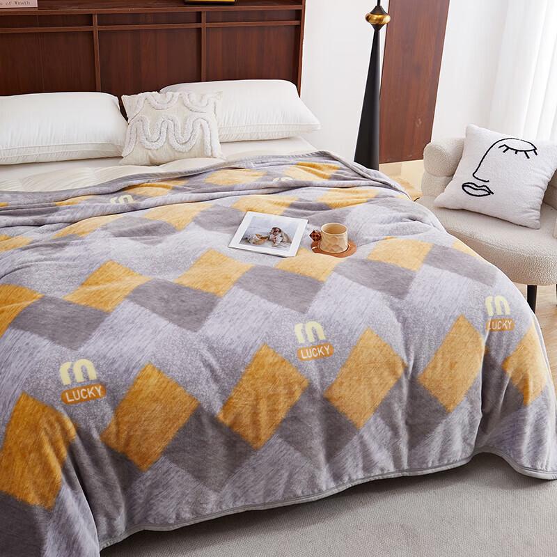 Beigeman Baroque Thickened Velvet Fiber Quilt