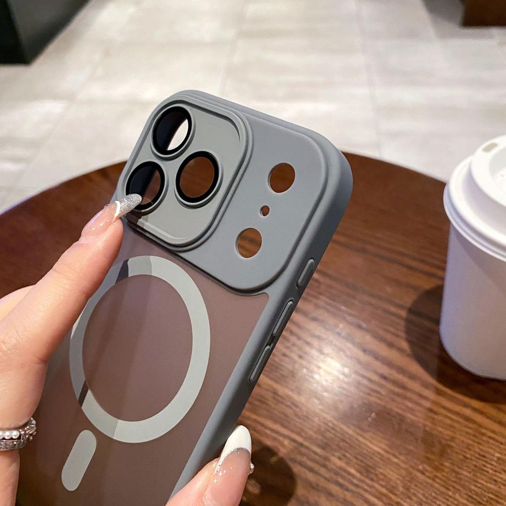 Yadun Essence Hole Magnetic Suction Suitable for IPhone17 ProMax Mobile Phone Case Apple 16 Comes with Lens Anti Fall Protection Case
