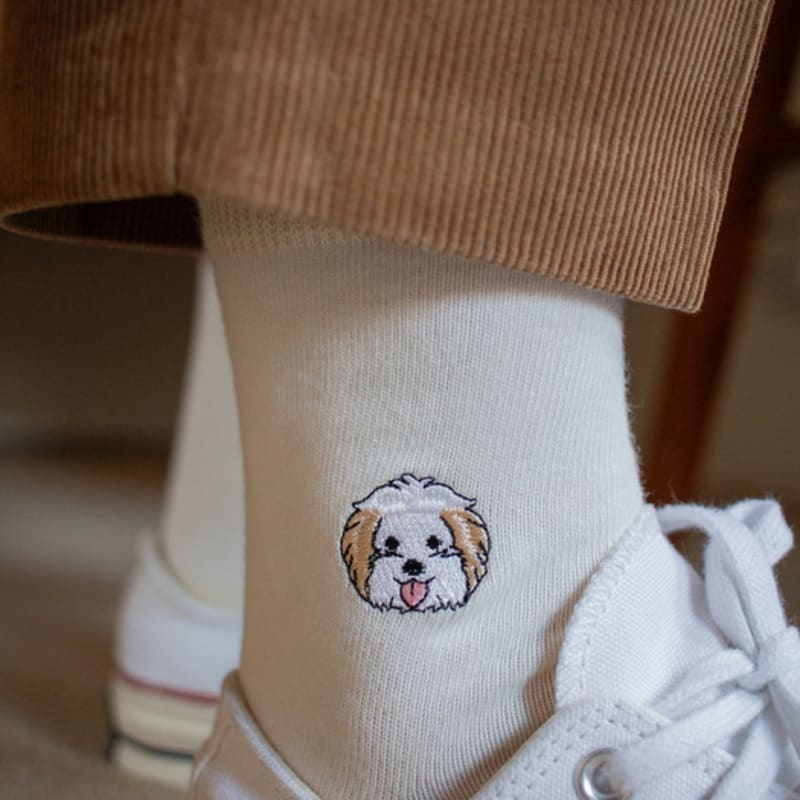 SNOOZY Maltipom Puppy Face Embroidered Socks (White Ivory)
