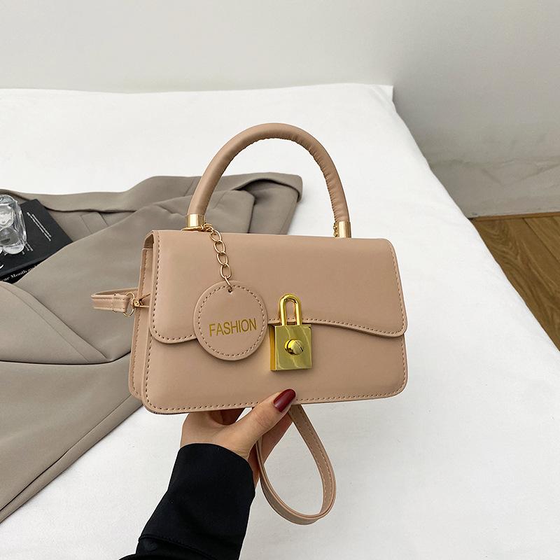 Simple retro underarm bag women's new fashion commuter shoulder bag high-end niche versatile messenger bag
