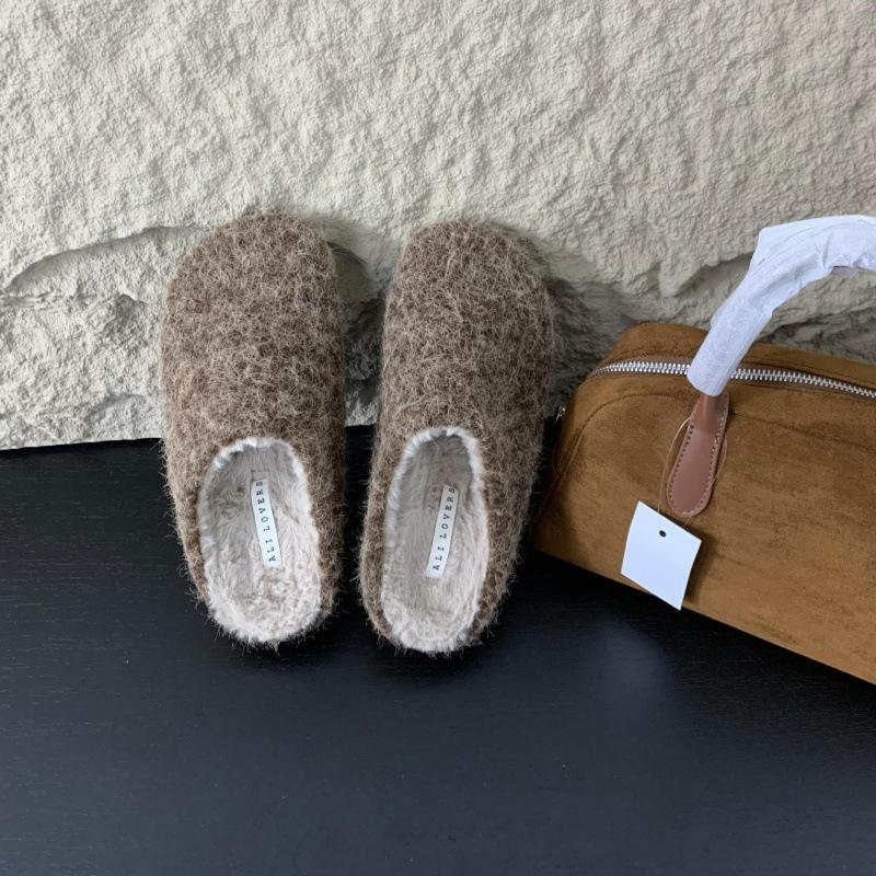 Koreansk version av avslappnade fluffiga tofflor dam 2025 nya vinterkläder plattbottnade lata Muleskor med fleeceväska huvud och halvdrag