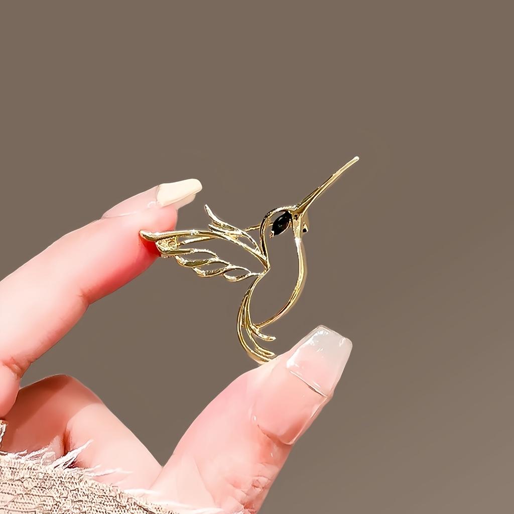 Elegant Hollowed-Out Bird Brooch with Golden-Tone Feathers Black Gemstone Eye - Intricate Animal Motif Jewelry Women Versatile Accessory for Casual