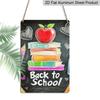 2D Flach, 1 Stück Tafelstil „Back To School“ Metallwandkunst Schild mit Apfel & Bücherstapel - 8*12 Zoll Aluminium Rustikale Klassenzimmerdekoration, Niedliche Hand