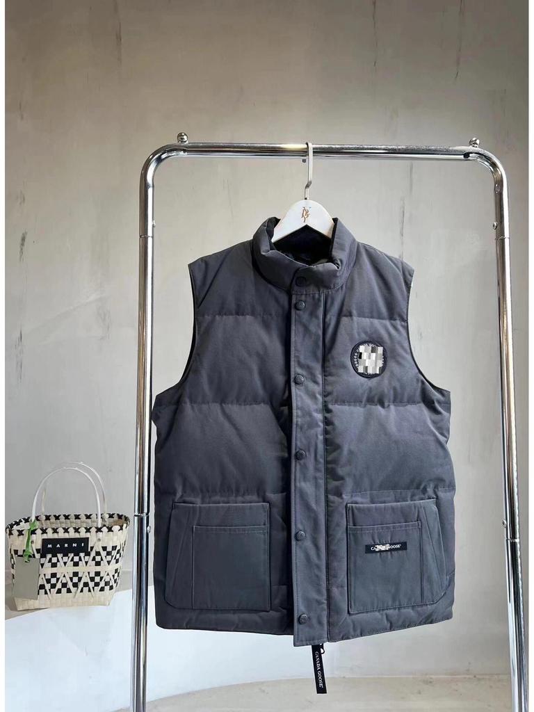 Goose Down Men's Lightweight Vest - Trendy, Warm, High-End Outerwear for Spring, Autumn, Winter.
