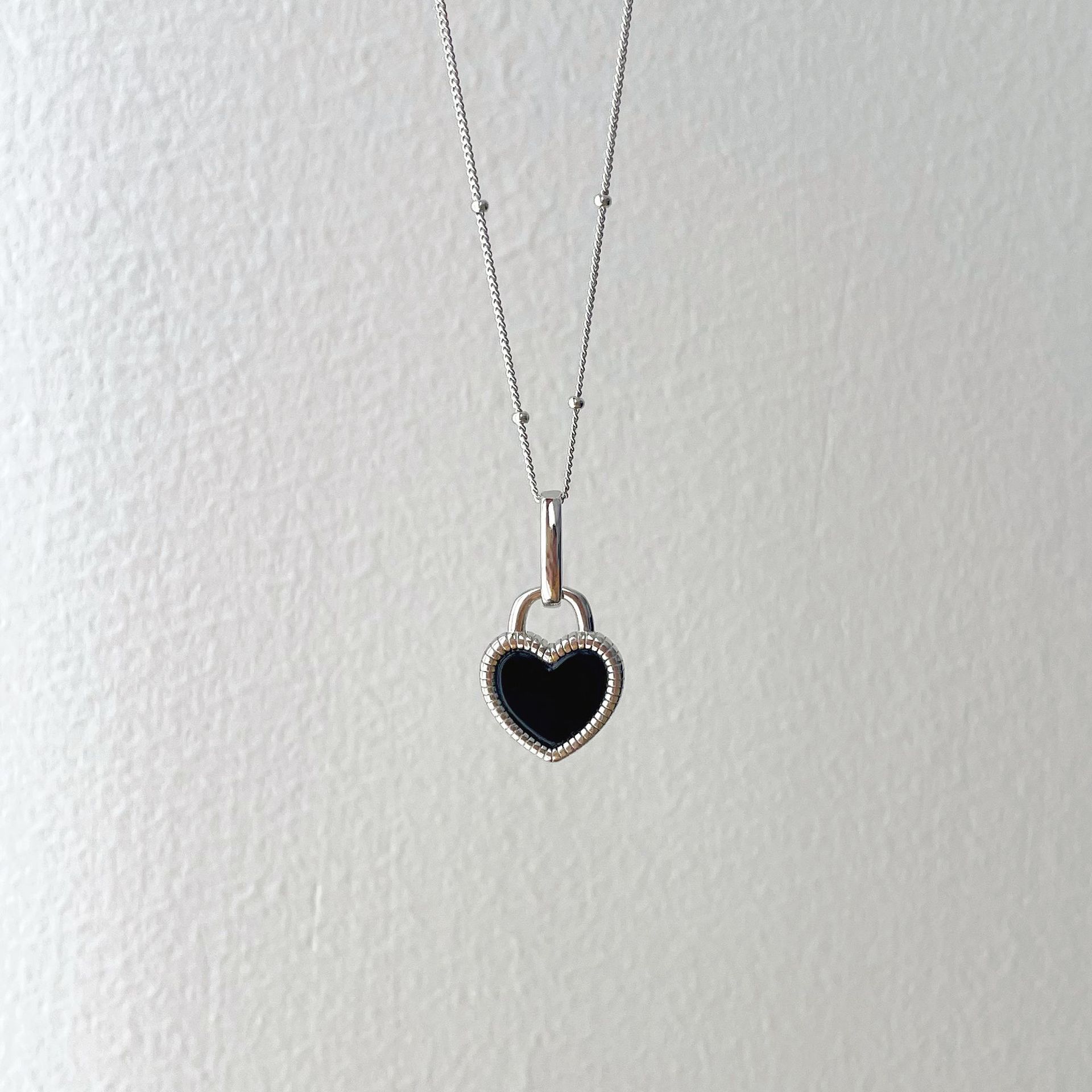 

Italian black and white love necklace 925 sterling silver pendant lock detection reverse light luxury niche collarbone chain women 925 silver платиновый